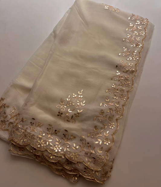 Moon Gotta Saree